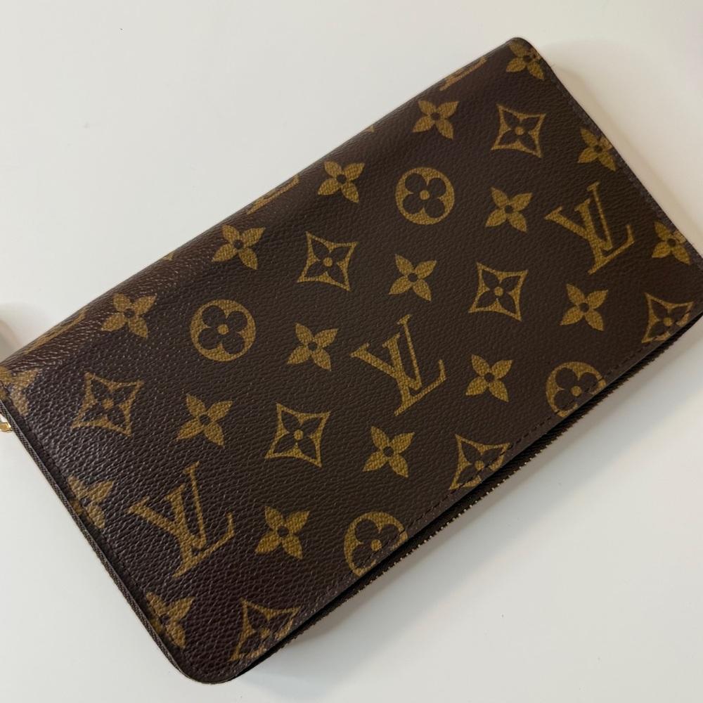 Louis Vuitton Zippy Monogram Wallet Organizer